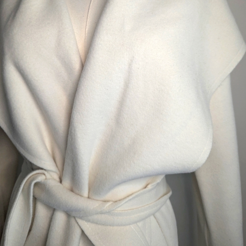 🎀 Winter Coat 🎀 white wrapped coat with belt - Picture 6 of 13